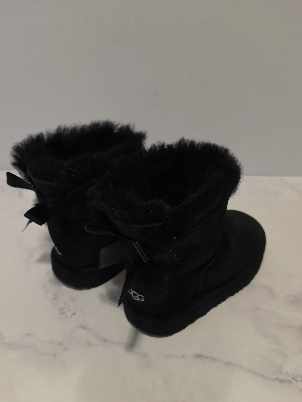UGG Kids Black Bow-Back Shearling Ankle Boots